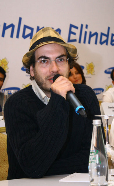 tebrikler galatasaray.. yeri gelmişken söylemeli: hamit altıntop çok değerli bir oyuncu ve sakatlanmaması halinde bu yıl galatasaray'ın en önemli ismi olabilir