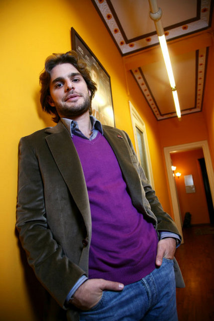 Tuncay 4-1 ken mac 2.golu atinca suuss isareti yapiyodu tribunlere:))) Fatih Akyel 6-2 yenildikleri mac sonunda "aslinda kazanabilirdik"dedi. Asil tuhaf ama gercek olan bu.Sonra solugu metriste aldi ztn