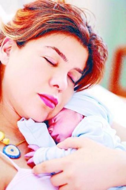 Her yaptığı olay olan sanatçı Gülben Ergen, ilk çocuğu Atlas'ı 2007 yılında dünyaya getirdi. Ergen, oğluyla birlikte ilk pozunu Şengül Pallı'ya verdi.