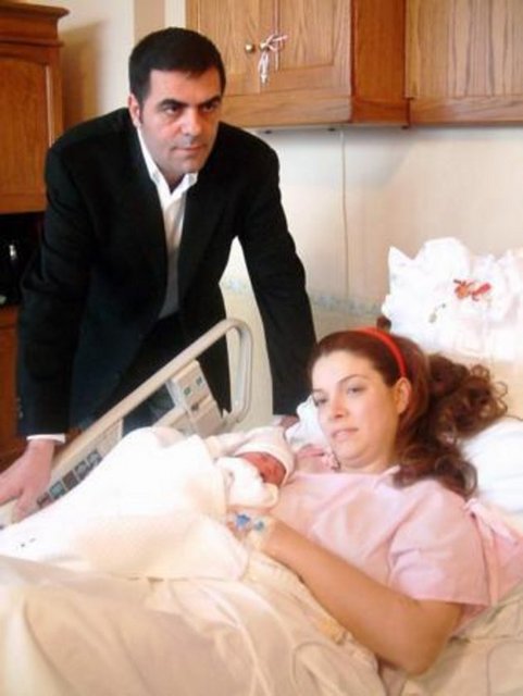 Esenyurt Belediye Başkanı Gürbüz Çapan'ın kardeşi Çetin Çapan'la evli olan Eliçe, ve sağlıklı bir kız çocuğu dünyaya getirdi. Çift kızlarına Helin ismini verdi.