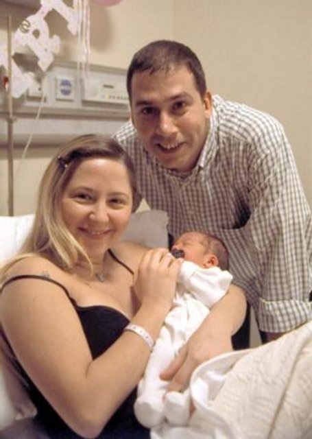 Pınar Aylin , Amerikan Hastanesi nde sezaryenle bir kız çocuğu dünyaya getirdi.Mert Tokatlıoğlu ve Pınar Aylin kızlarına Maya adını verdiler.