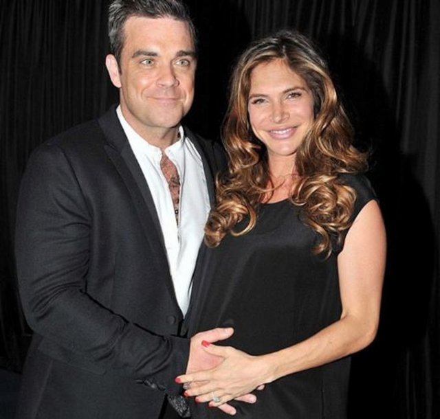 Williams ile babası Türk annesi ABD'li olan eşi Ayda Fields kızlarına Theodora Rose adını verdi. Kızlarını Teddy diye çağıracaklarını belirten çift minik bebeği Londra'da büyütmeye karar verdi.