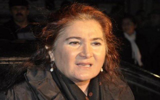 SABAHAT AKKİRAZ: - Başımız sağolsun. Hepimizin üstadıydı. En büyük tesellim onun gibi çalan söyleyen bir değerimiz yoktu.