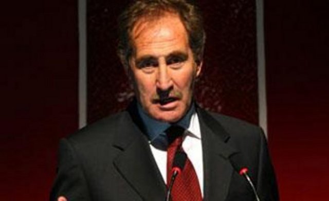 ERTUĞRUL GÜNAY: - Büyük bir sesi kaybettik, hepimiz çok üzgünüz. Şahsen çok yakın tanıdığım bir arkadaşımdı. Kendisini ziyarete gitmiştim. Bu kadar erken kaybedeceğimizi düşünmemiştim. Büyük bir insanı kaybettik. Bizim sazımızla, bizim sözümüzle Avrupa'ya kendini tanıtmıştı.  - Kültürümüzü dünyaya tanıtmıştı. Halkın sevdiği bir büyük sanatçıydı. Sezen Aksu kabul ederseydi ki ederdi, bir yanda Neşet Ertaş, bir yanda Şivan Perver dostluğun, kardeşliğin sahnesini yansıtacaktık. Bu benim hayalimdi. Olmayacak artık.