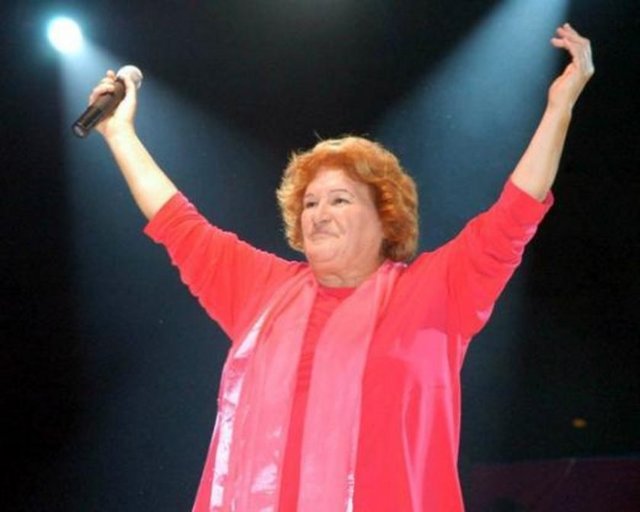 SELDA BAĞCAN: - Nur içinde yatsın. Alanında tekti. Hayatı acılar içinde geçmiştir. Çok unutulmuş günleri oldu. Sanat camiası onu yeniden var etti. Üzgün gitti, hayata kırık gitti. Bu kadar değerli bir ozana kalbi kırık olarak gitti. Nur içinde yatsın -