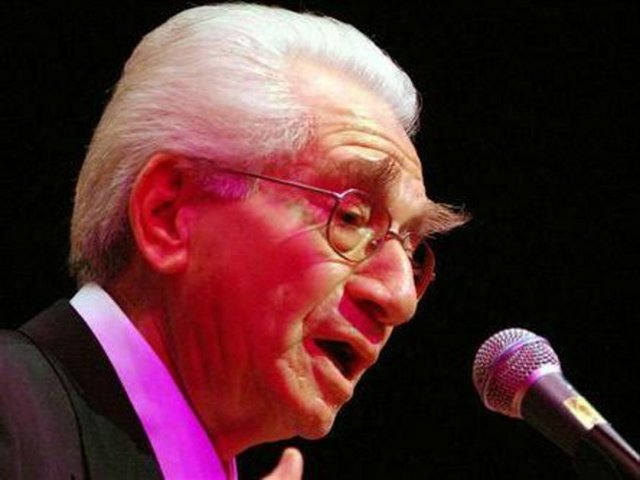 ALAATTİN YAVAŞÇA - Aşık grubu içerisindeydi. Kendisini rahmetle anıyoruz. Ama yerinin boş kaldığı kanaatindeyim. Toplumun süzme dediğimiz kısmının içerisinden seçilmiş insanlardı. Bir daha kolay kolay benzeri gelmez. Onun boşluğunu doldurmak mümkün değil. Onun bıraktığı eserler gelecek nesillere örnek olacaktır. - Sağlığındayken ona göstermemiz gereken ilgiyi o sağken gösteremedik. Onu bu bakımdan tatmin ettiğimizi söyleyemem.