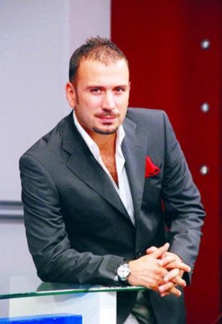 ERTEM ŞENER: - NEŞEM KAÇTI :(( Güle güle Neşet Ertaş mekanın cennet olsun büyük usta... -