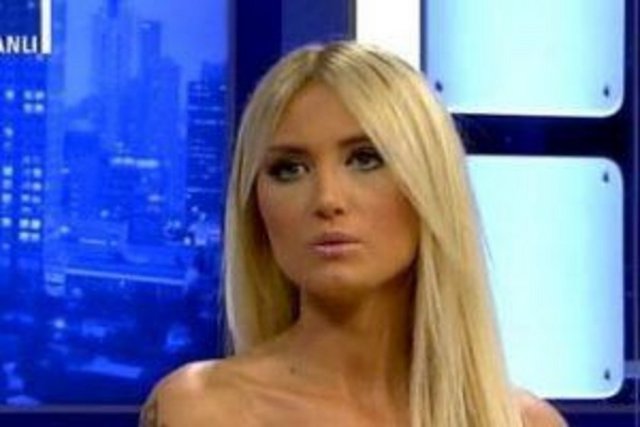 SEDA ÖNDER: - Neşet Ertaş yerin cennet olsun. Hepimizin başı sağ olsun. -