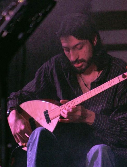 İSMAİL TUNÇBİLEK: Herkes diyor ya"Neset Ertas Ölmüş"Ne ölmesi ey insanlar!Bugün Dede'nin Ölümsüzlüğünün Dogum Günüdür.Bizler ağlarız zahire O güler Nur ile..  -