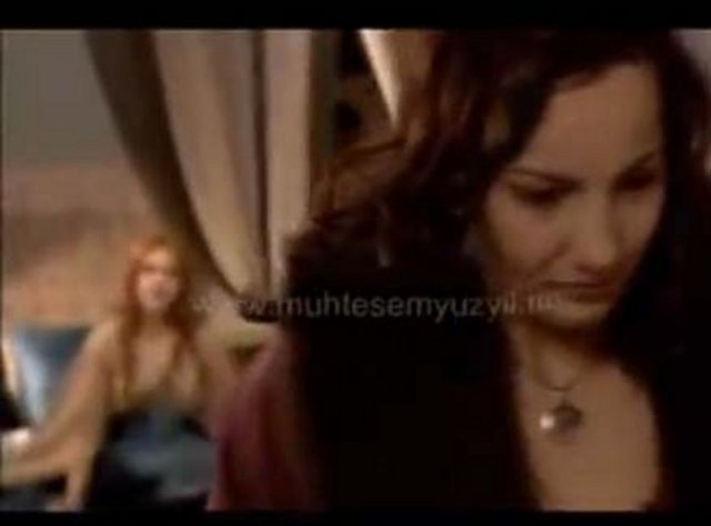 İbrahim ise Sultan Süleyman'ın yanına Gülnihal'i yollar. Hürrem, Süleyman'la halvete giren kişinin Gülnihal olduğunu anlar ve sinirlerine hakim olamaz. Böylece Gülnihal'in sonu da ölüm olur