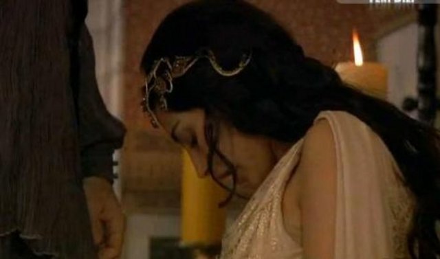 Ayşe Hatun, Sadıka tarafından öldürüldü ama ihale Hürrem Sultan'ın başına kaldı.