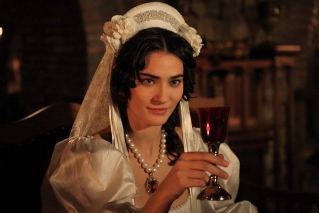 Kendisi Macar Kontesi'ydi.