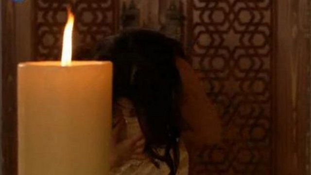 Ve Sadıka'ya engel olmaya çalışmıştı.