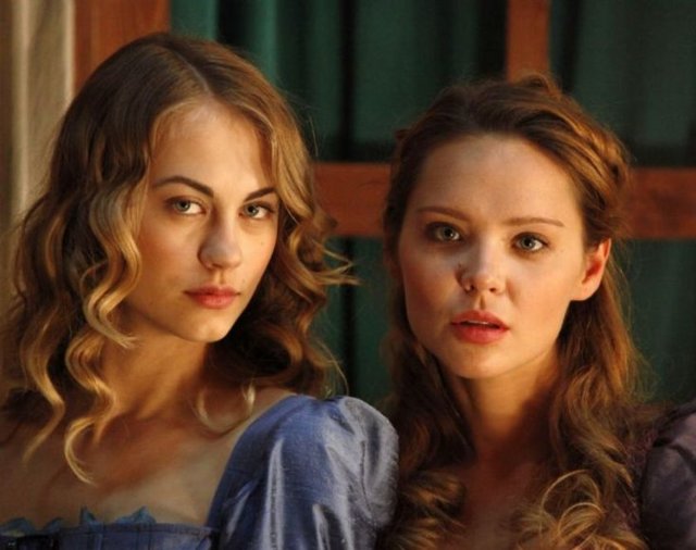 Bunlardan Tanya Kanuni'nin hizmetine sunuluyor. Güzelliğiyle tüm haremin dikkati çeken Tanya'nın halvet için hazırlandığını gören Hürrem Sultan, sinir krizi geçiriyor -