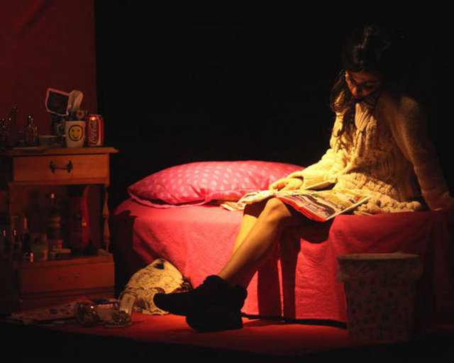 28 Eylül Cuma, Şişli Black Out Sahnesi'nde; saat 20.30'da, Lucy Kirkwood'un yazdığı, Seçil Honeywill'in uyarladığı, Mehmet Ergen'in yönettiği, "Önce Bir Boşluk Oldu Kalp Gidince, Ama Şimdi İyi" adlı oyunu izleyebilirsiniz. Tel: (212 233 12 05)