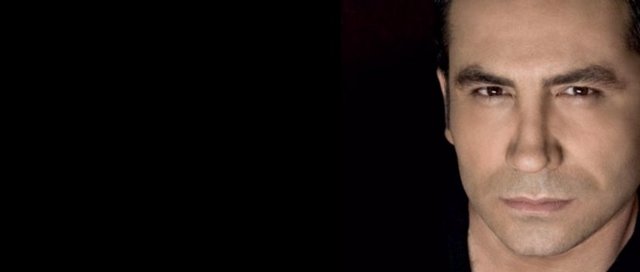 28 Eylül Cuma, Cemil Topuzlu Açıkhava Sahnesi'nde; saat 21.00'de, Ferhat Göçer ve Symphonie D'orient. Giriş: 112, 34 TL. Tel: (212 232 86 03)