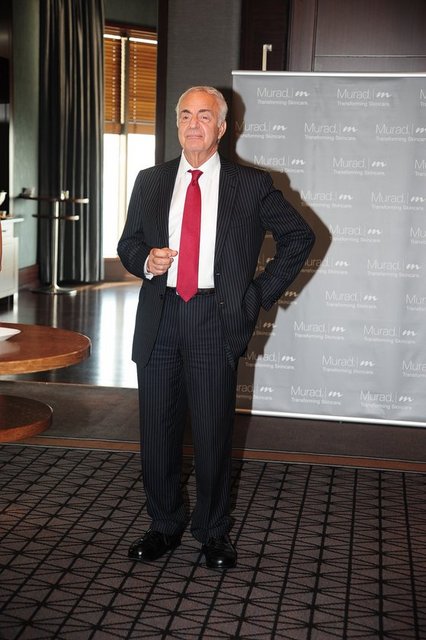 DR. HOWARD MURAD