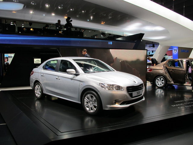 3- Peugeot 301