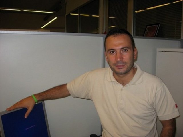 ERTEM ŞENER "Claudio Lopezz, o bir böcek!!! Evet sayın seyirciler, Clauido Lopez'e İspanya'da böcek deniyor, çünkü sahanın neresinden ne zaman biteceği belli değil sayın seyircilerrr..." -