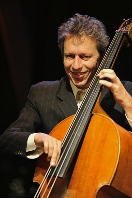 7 Ekim Pazar, Babylon'da; saat 18.00'den sonra Dutch Sunday: Oğuz Büyükberber with Guus Janssen, Ernst Glerum, Michael Vatcher. Giriş: 39, 18 TL. Tel: (212 292 73 68)