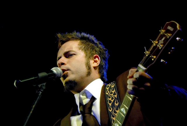 5 Ekim Cuma, İzmir Ooze Venue'de; saat 23.00'te, Emre Aydın. Giriş: 34 TL. Tel: (232 388 78 70)
