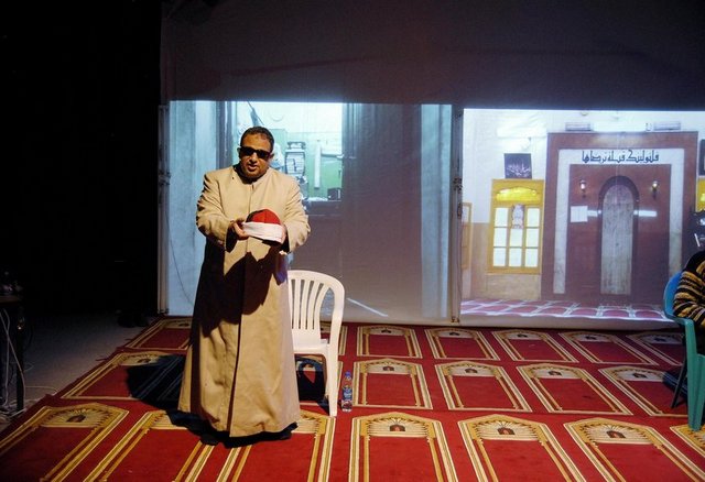 5 Ekim Cuma, Haliç Kongre Merkezi Sadabad Salonu'nda; saat 20.00'de, Stefan Kaegi (Rimini Protokoll) - Radio Muezzin. "Belgesel Tiyatro"nun Rimini Protokoll tarafından sunulan en başarılı örneklerinden Radio Muezzin Kahire'den dört müezzinin hayatlarına bir pencere açıyor, makineleşme, merkezileşme ve tek seslileştirme süreciyle 'maneviyat emekçilerinin', 'güvencesizleştirilmesi'nin oldukça dokunaklı ve insani hallerini tasvir ediyor. Giriş: 45, 25 TL. Tel: (212 311 11 11)