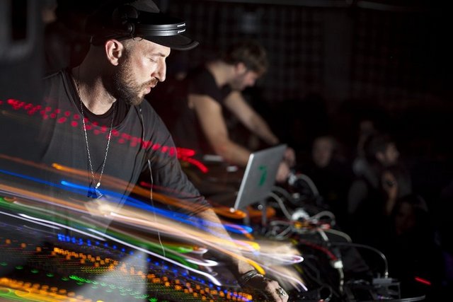 5 Ekim Cuma, Indigo'da; saat 23.00'te, yeni nesil deep house müziğinin öncü plak şirketi Crosstown Rebels, kurucusu Damian Lazarus ve onun son keşfi Subb-Ann. Giriş: 35, 25 TL. Tel: (212 244 85 67)