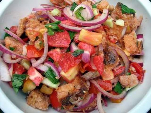 Otto Sofyalı / Beyoğlu Tel: (212 252 65 88) (Panzanella / yanında ne içilir?: Casal Mendes Rose, Baga ya da Beiras.)