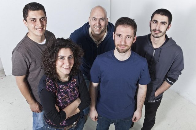 5 Ekim Cuma, İstanbul Bronx'ta saat 22.30'da, Pinhani. Giriş: 34 TL. Tel: (212 293 53 98)