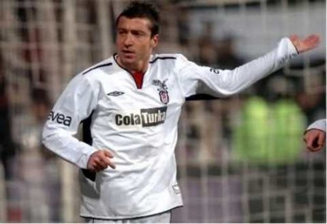 Son 20 yılda iki takımda da oynayan futbolcular şöyle: Murat Şahin, Mustafa Doğan, Mert Nobre, Fahri Tatan, Tümer Metin, Mehmet Yozgatlı, Rüştü Reçber, Burak Yılmaz, Mehmet Aurelio.