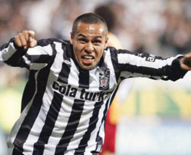 Şenol Birol, Ali Kemal Denizci, Tayfur Havutçu, Mert Nobre ve Tümer Metin, hem Beşiktaş, hem de Fenerbahçe formalarıyla rekabette gol sevinci yaşadı.