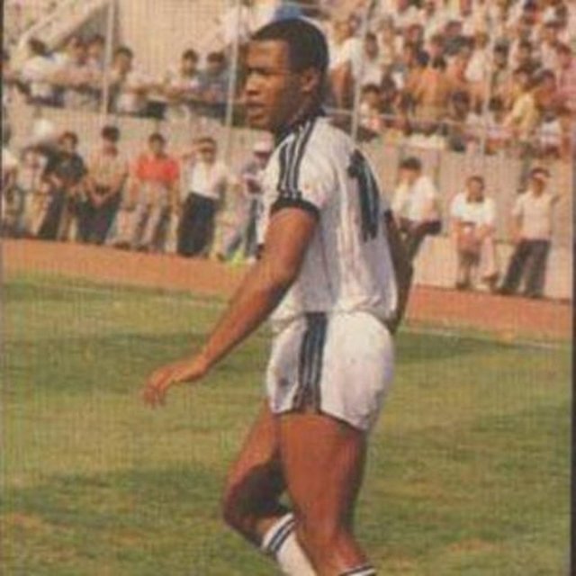17-"Ferdinand'ın unutulmaz slalomu" FB 0-1 BJK (21 Haziran 1989) Les Ferdinand sadece 1 yıl oynadığı Beşiktaş'ta taraftarın sevgilisi olmayı başarırken, Fenerbahçe ağlarına da müthiş bir slalom gol bıraktı. 1989 yılının Türkiye Kupası ilk maçında Fenerbahçe ile Beşiktaş Fenerbahçe stadında karşı karşıya. Kara-Kartalın sahadan 1-0 galip ayrıldığı maçın en unutulmaz anı hiç şüphesiz Ferdinand'ın golüydü.