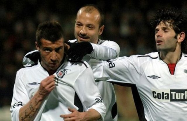 16-"İzmir'de Tümer'in gecesi" BJK 3-2 FB (3 Mayıs 2006) Fenerbahçe'nin 23 yıllık kupa özlemini daha da alevlendiren maç. 2006 yılının Türkiye Kupası finalinde Siyah-Beyazlılar rakibini 3-2 yenerek kupayı müzesine götürürken, maçın tartışmasız yıldızı 2 gol 1 asistle oynayan ve bir ay sonra Fenerbahçe'ye transfer olacak olan Tümer'di.