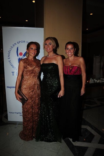 FİGEN KIRAL, ESRA ÖZTÜRK, SEDEF MERCAN 