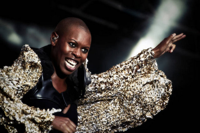 13 Ekim Cumartesi, Otto Santral'de; saat 22.00'de, "Skin From Skunk Anansie DJ Set". Giriş: 75 TL. Tel: (212 427 18 89)