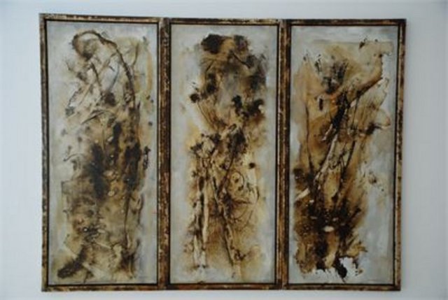 Gallery Linart; Sara Baruh'un "Double Face / İki Yüzlü" adını verdiği sergisini ağırlıyor. Eserlerinde dışavurumcu boya kullanımı ve "minimal anlatım" isteği hakim olan Baruh'un; Japon kağıdı üzerine yaptığı çini mürekkebi çalışmaları ve likid asfalt kullandığı tuval üzerindeki eserleri, 15 Ekim'e kadar takip edilebilecek. Tel: (212 247 47 29)