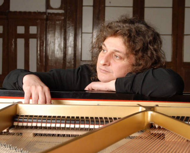 13 Ekim Cumartesi, Aya İrini Müzesi'nde; saat 20.30'da, 2006'dan beri seslendirdiği "Dünya Başkenti İstanbul" isimli eserinin 300. konseriyle Tuluyhan Uğurlu. Giriş: 78, 45 TL. Tel: (216 556 98 00)