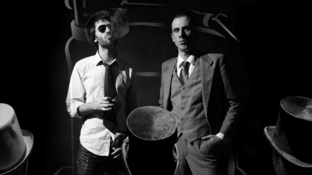 13 Ekim Cumartesi, Babylon'da; saat 23.45'te, Electro Swing Night: Smokey Joe & The Kid. Fransa'nın Bordeaux şehrinden Smokey Joe ve Paris'ten The Kid, diğer adıyla Senbei'nin ortak projesinde iki DJ dinleyiciyi, gangsterlerin sokakları yönettiği 1930'ların Chicago'suna götürüyor. İkili hip hop, elektro ve swing'i orjinal bir biçimde birleştirerek dans pistini coşturuyor. Giriş: 44, 29 TL. Tel: (212 292 73 68)