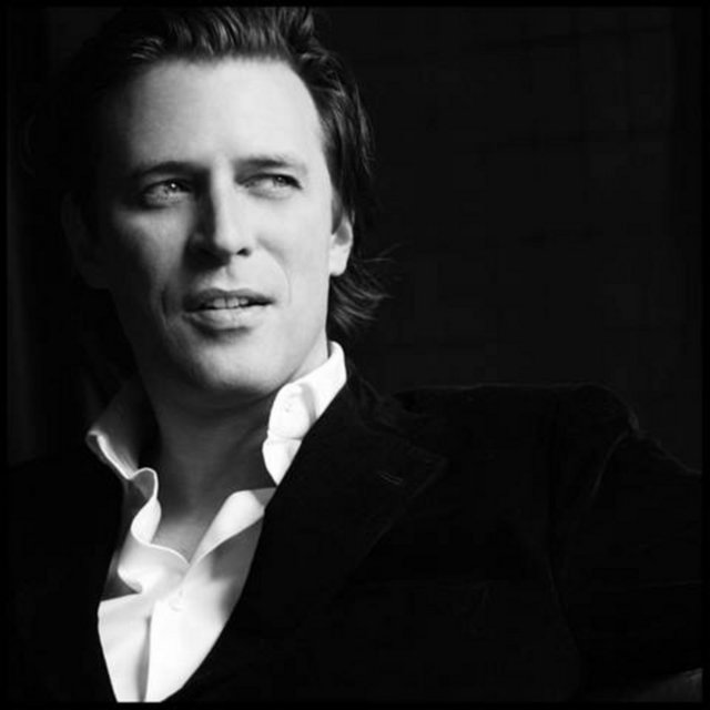 12 Ekim Cuma, Babylon'da; saat 23.45'te, Hollanda'nın en ünlü caz DJ'i olarak tanınan DJ Maestro. Efsanevi caz plak şirketi Blue Note imzalı sekiz albüm çıkaran ve altı tanesi de platin ünvanını kazanan DJ'i dinlemek için 22, 12 TL ödemeniz yeterli. Tel: (212 292 73 68)