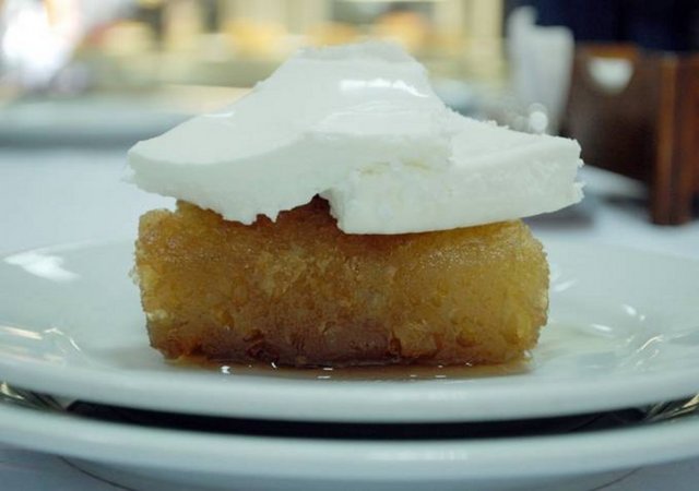 İkbal / Afyon Tel: (272 215 12 05) 1922'de kurulan mekânın adı Mustafa Kemal Atatürk'ün bir Afyon ziyaretinde kurucusu Salim Usta'ya restoranın adını 'bahtı açık' anlamına gelen 'İkbal'le değiştirmesini söylemesinden geliyor.Afyon Merkez'deki şube, ekmek kadayıfıyla meşhur. Yöresel yemekler, kalburabastı, şekerpare ve revani gibi tatlılar da satıyor.