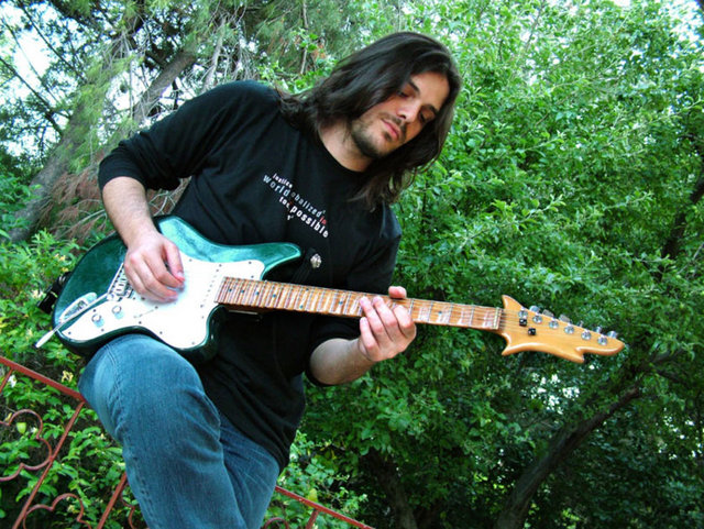 12 Ekim Cuma, İstanbul Live'da; saat 22.00'den sonra Gür Akad, Cem Köksal, Mesut Uğurel, Mert Topel, Çağatay Ateş ve Alpay Şalt'ın oluşturduğu "Gitarizma". Giriş: 28, 23 TL. Tel: (541 889 10 90)