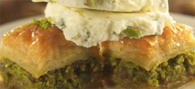 Konyalı Lokantası / Tel: (212 513 96 96 ) İstanbul Kanyon AVM ve Topkapı Sarayı'nda şubeleri bulunan Konyalı'nın ilk 1897'de açılan mekânının Topkapı Sarayı'ndaki şubesi 1967'de faaliyete geçmiş. 20 çeşit meyve ve baharatlarla hazırlanan Osmanlı saray şerbeti de mevcut.