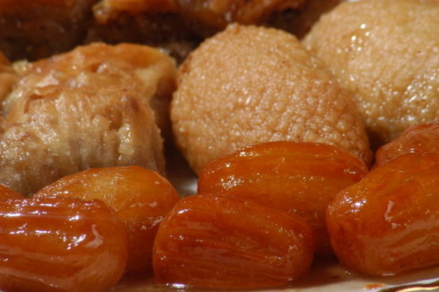 Meşhur Balkan Tulumba / İstanbul Alibeyköy Tel: (212 627 45 41) Sadece Alibeyköy'de hizmet veren Balkan'ın tulumbasının en önemli özelliklerinden biri de glikoz kullanmaması.