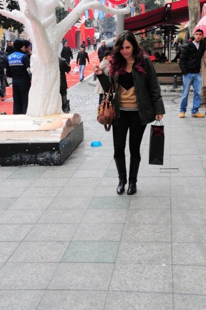 ARZU KOMİLİ