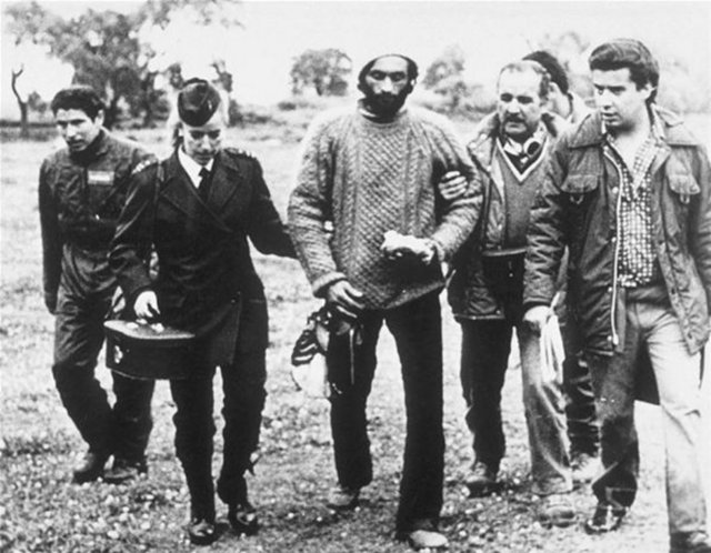 "Hala o dondurucu soğuğu kemiklerimde hissediyorum. Günler geçtikçe   direncimiz azalıyordu ve yiyecek için tek kaynağımız ölen yolculardı.   Bizim için insan eti protein ve yağ kaynağıydı. Önce, 'Ölsem daha mı   iyi? Ölen arkadaşlarımdan yararlanıyorum' diye düşündüm ama sonra aklıma   annem geldi...