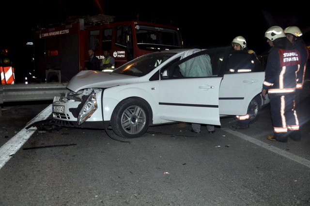 Kartal'da korkunç kaza! Sürücünün aracıyla çarptığı bariyer, ok gibi karın bölgesine saplandı...