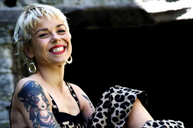 Josefin Brink şimdi, İsveç Sol Parti'sinin milletverili.