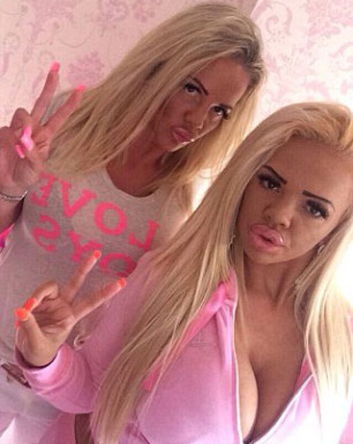 Birbirine benzemek için ellerinden geleni yapan anne ve kız, ev araba alınacak parayla, bıçak altına yattılar. Ama aslında amaçları birbirlerine benzemek değildi!