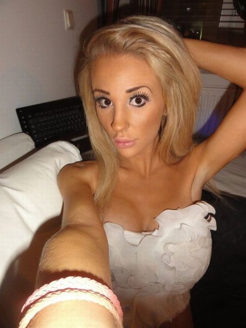 Genç yaşına rağmen geçirdiği onca ameliyatdan dolayı neredeyse bir rekora imza atmak üzere olan Nilsson'ın paylaştığı fotoğraflar, bıçak altına yatmanın nasıl sonuçlar doğuracağını kanıtlar gibi.