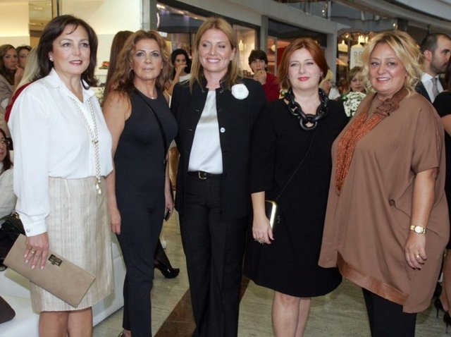 CAROLINE KOÇ, BANU YENTÜR